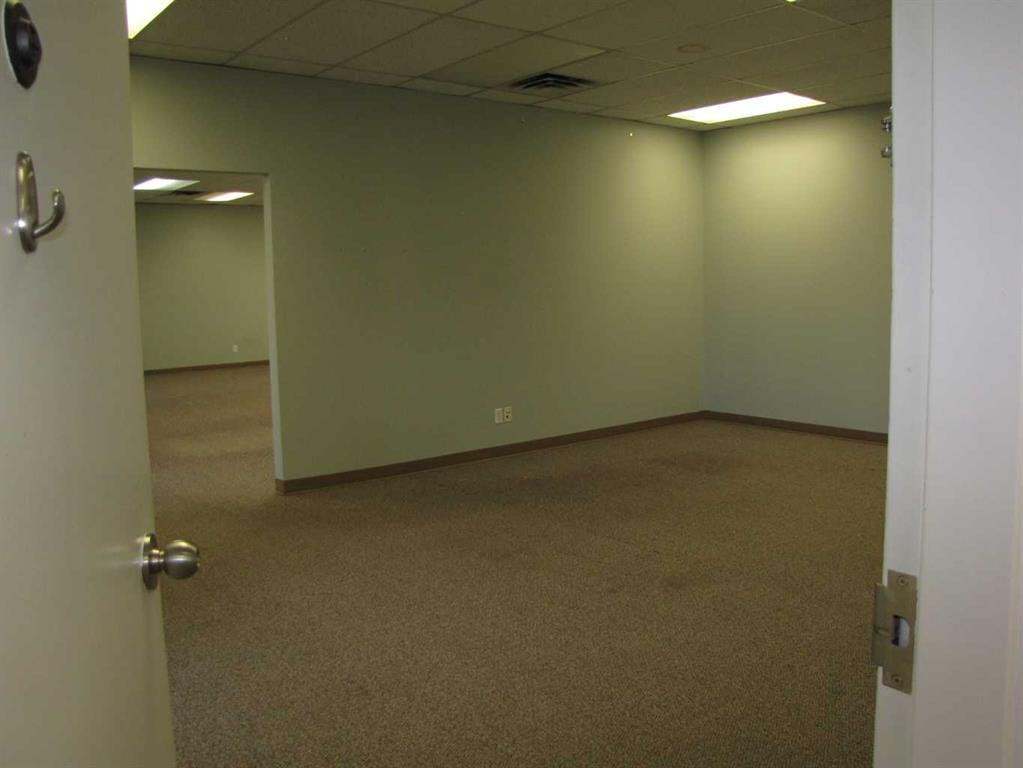 B-4924 48 Avenue, Innisfail, Alberta, T4G 1N7 (108451370)