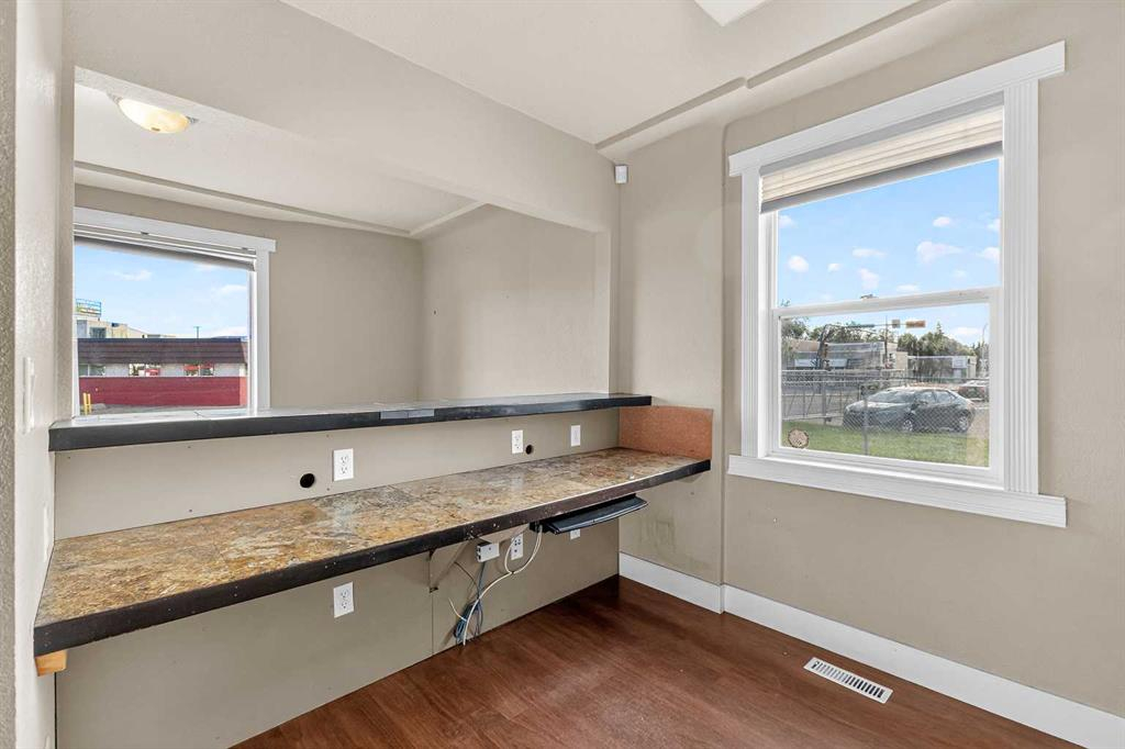 4926 45 Street, Red Deer, Alberta, T4N 1K6 (108737457)