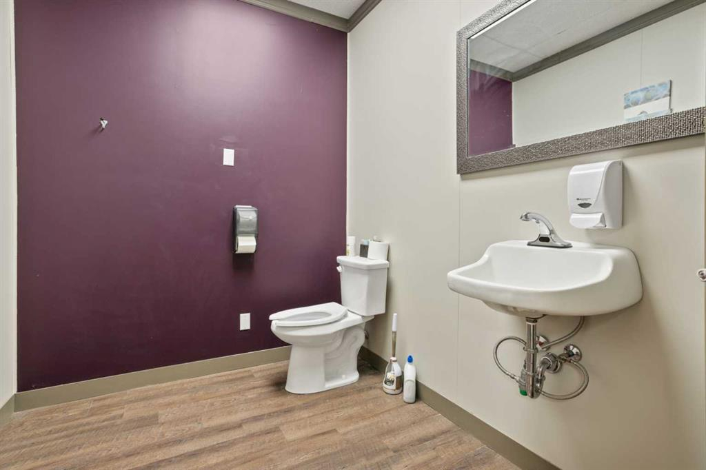 BSMTB-5051 50 Street, Camrose, Alberta, T4V 1R3 (108833011)