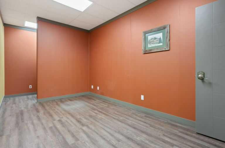 BSMTB-5051 50 Street, Camrose, Alberta, T4V 1R3 (108833011)