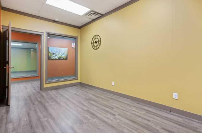 BSMTB-5051 50 Street, Camrose, Alberta, T4V 1R3 (108833011)