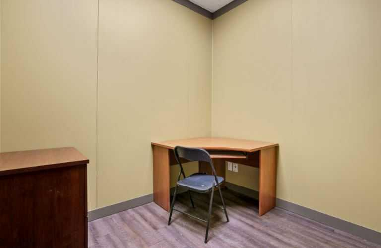 BSMTE-5051 50 Street, Camrose, Alberta, T4V 1R3 (108833309)