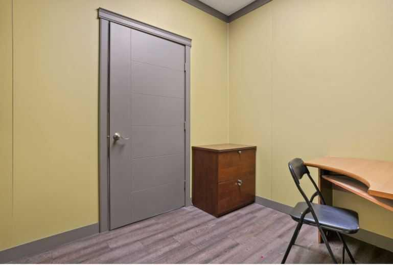 BSMTE-5051 50 Street, Camrose, Alberta, T4V 1R3 (108833309)