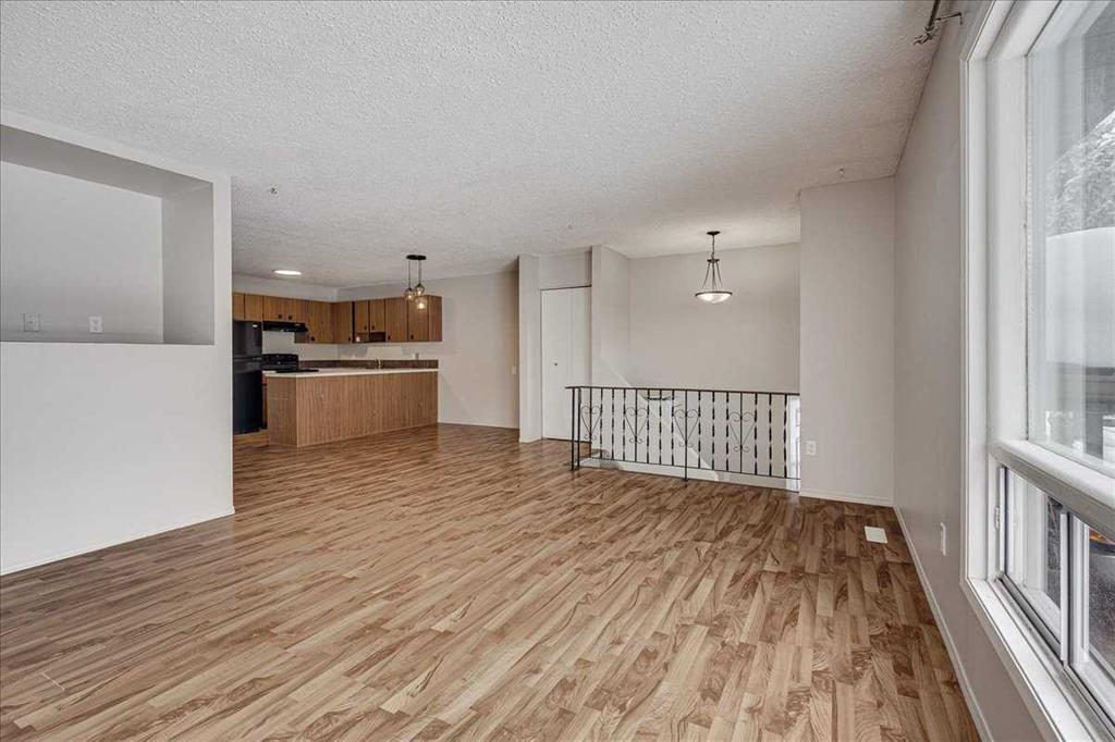 5219 & 5221 41 Street, Innisfail, Alberta, T4G1G3 (109009186)