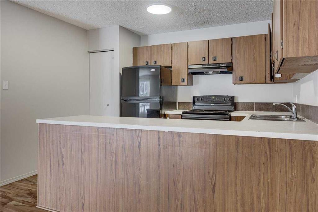 5219 & 5221 41 Street, Innisfail, Alberta, T4G1G3 (109009186)