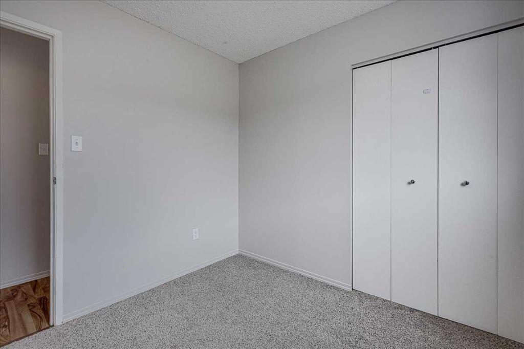 5219 & 5221 41 Street, Innisfail, Alberta, T4G1G3 (109009186)