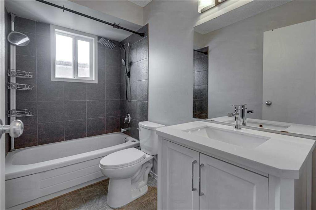 5219 & 5221 41 Street, Innisfail, Alberta, T4G1G3 (109009186)