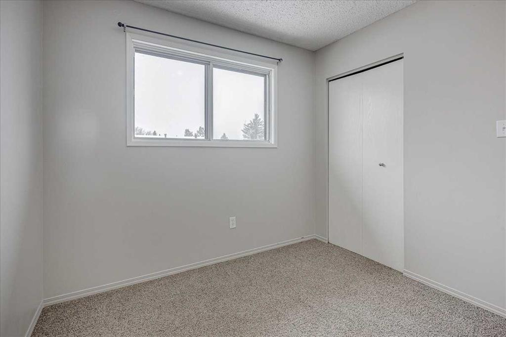 5219 & 5221 41 Street, Innisfail, Alberta, T4G1G3 (109009186)