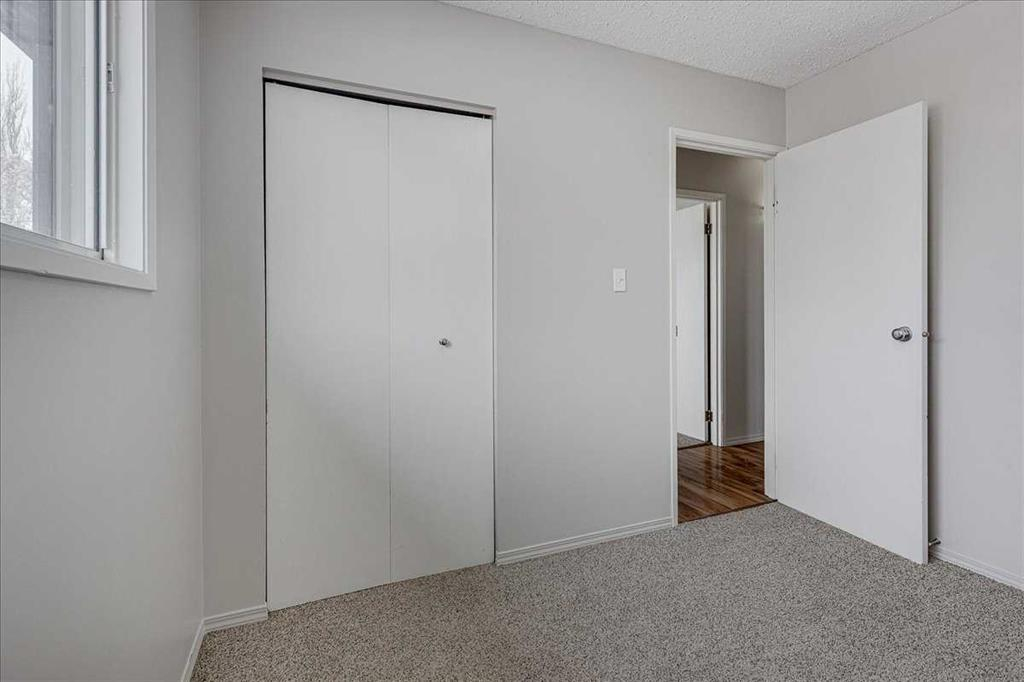 5219 & 5221 41 Street, Innisfail, Alberta, T4G1G3 (109009186)