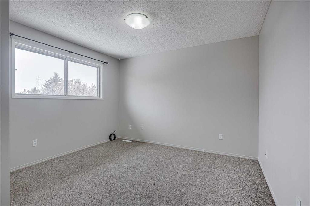 5219 & 5221 41 Street, Innisfail, Alberta, T4G1G3 (109009186)