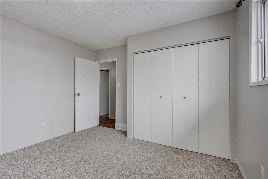 5219 & 5221 41 Street, Innisfail, Alberta, T4G1G3 (109009186)