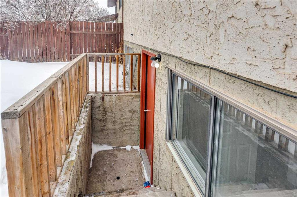 5219 & 5221 41 Street, Innisfail, Alberta, T4G1G3 (109009186)