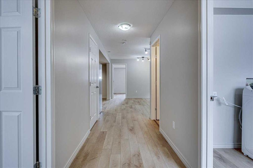 5219 & 5221 41 Street, Innisfail, Alberta, T4G1G3 (109009186)