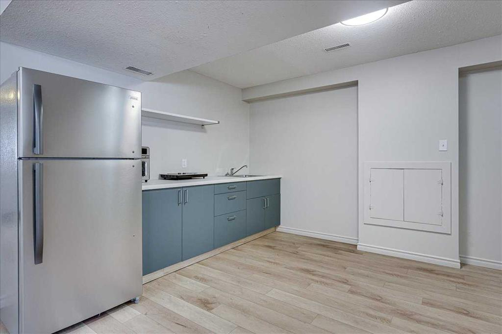 5219 & 5221 41 Street, Innisfail, Alberta, T4G1G3 (109009186)