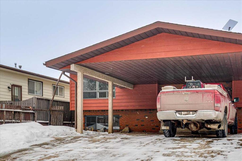 5219 & 5221 41 Street, Innisfail, Alberta, T4G1G3 (109009186)