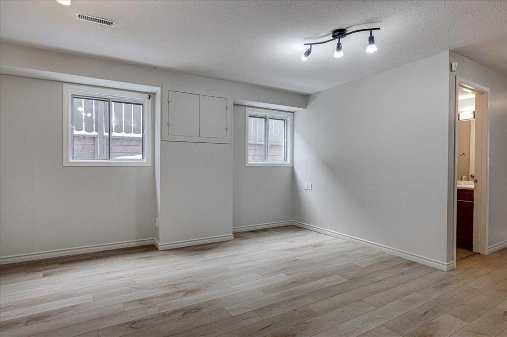 5219 & 5221 41 Street, Innisfail, Alberta, T4G1G3 (109009186)