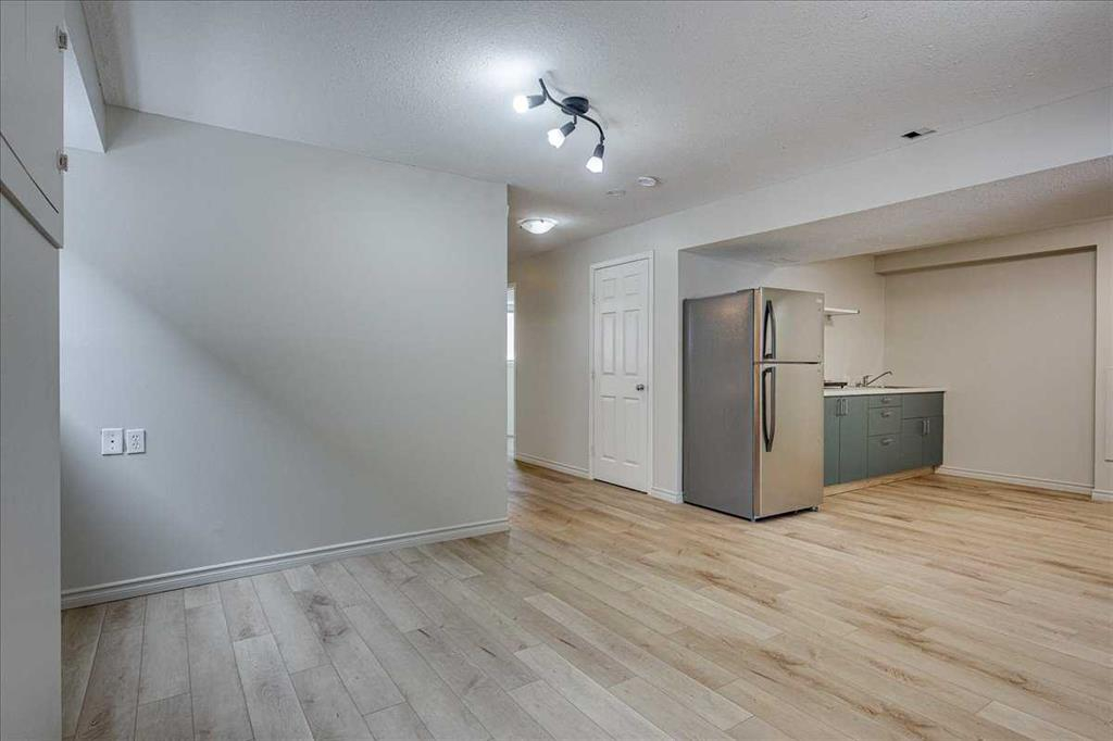 5219 & 5221 41 Street, Innisfail, Alberta, T4G1G3 (109009186)