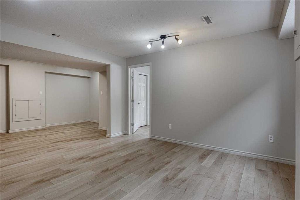 5219 & 5221 41 Street, Innisfail, Alberta, T4G1G3 (109009186)