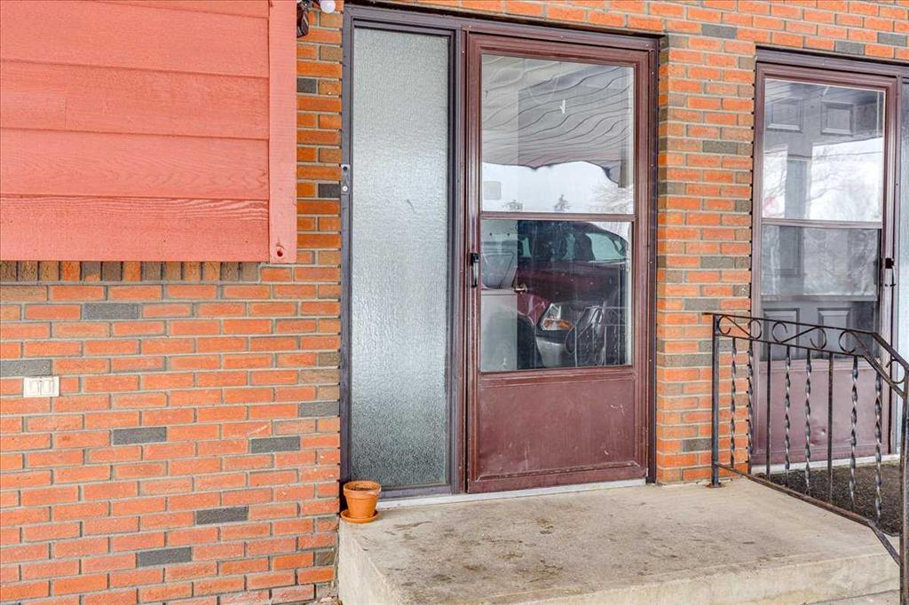 5219 & 5221 41 Street, Innisfail, Alberta, T4G1G3 (109009186)