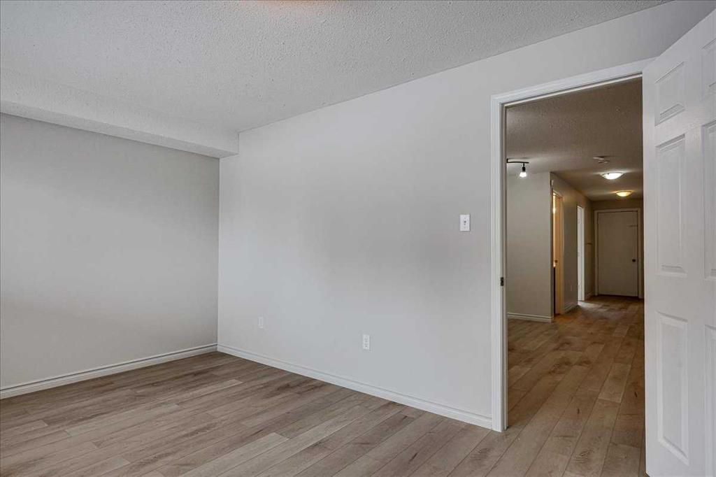 5219 & 5221 41 Street, Innisfail, Alberta, T4G1G3 (109009186)