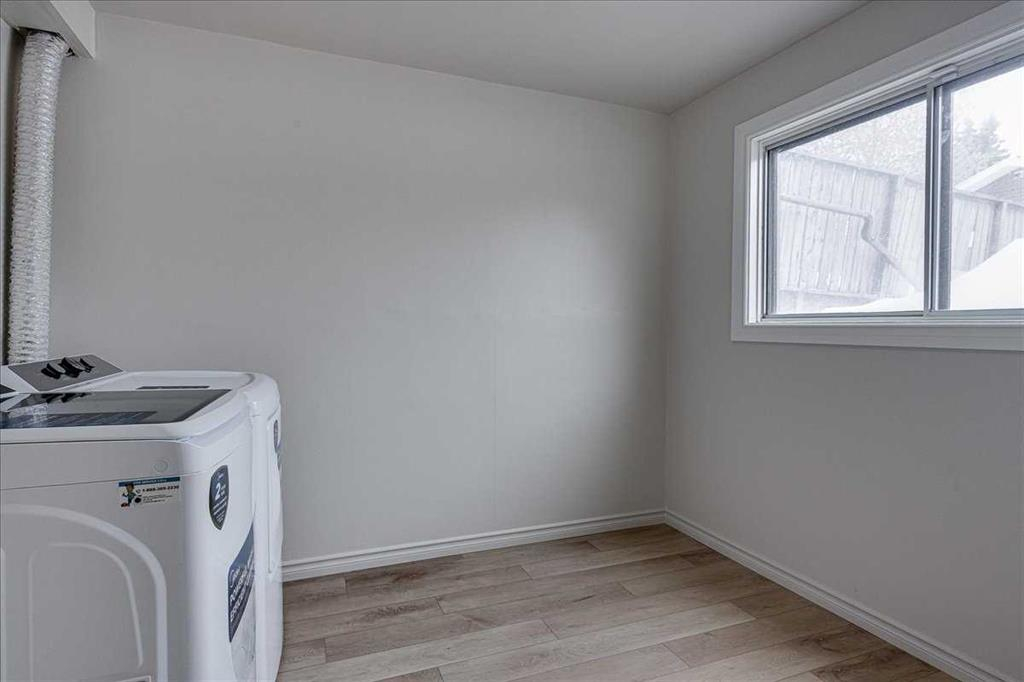 5219 & 5221 41 Street, Innisfail, Alberta, T4G1G3 (109009186)