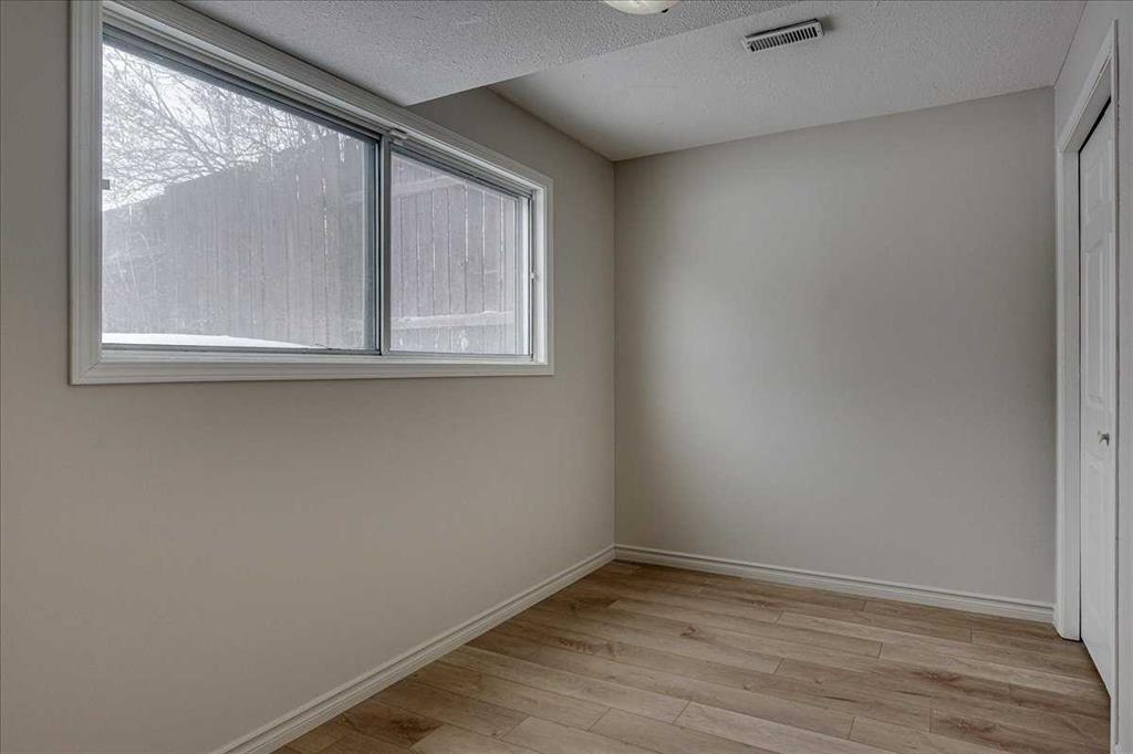 5219 & 5221 41 Street, Innisfail, Alberta, T4G1G3 (109009186)