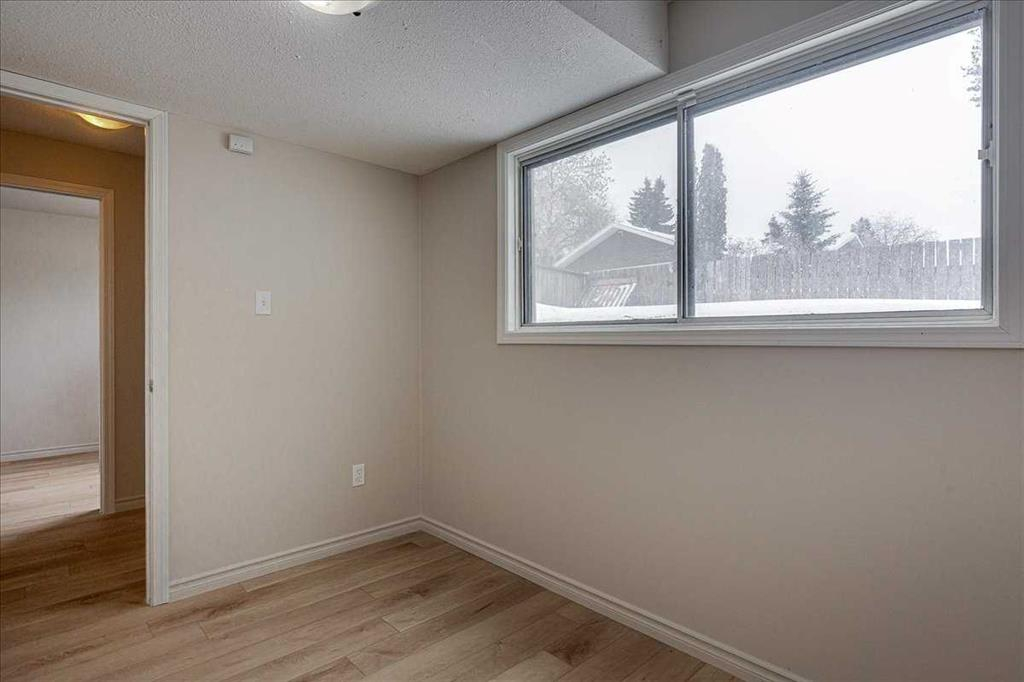 5219 & 5221 41 Street, Innisfail, Alberta, T4G1G3 (109009186)