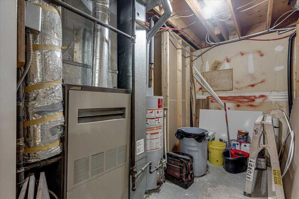 5219 & 5221 41 Street, Innisfail, Alberta, T4G1G3 (109009186)