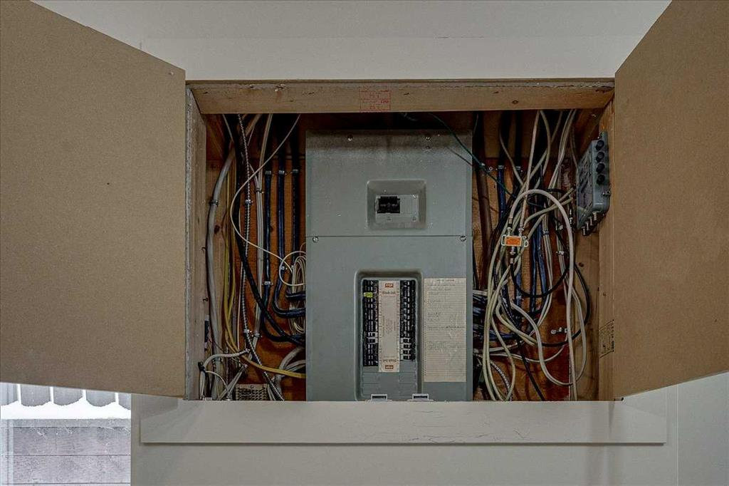 5219 & 5221 41 Street, Innisfail, Alberta, T4G1G3 (109009186)