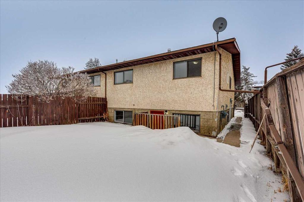 5219 & 5221 41 Street, Innisfail, Alberta, T4G1G3 (109009186)