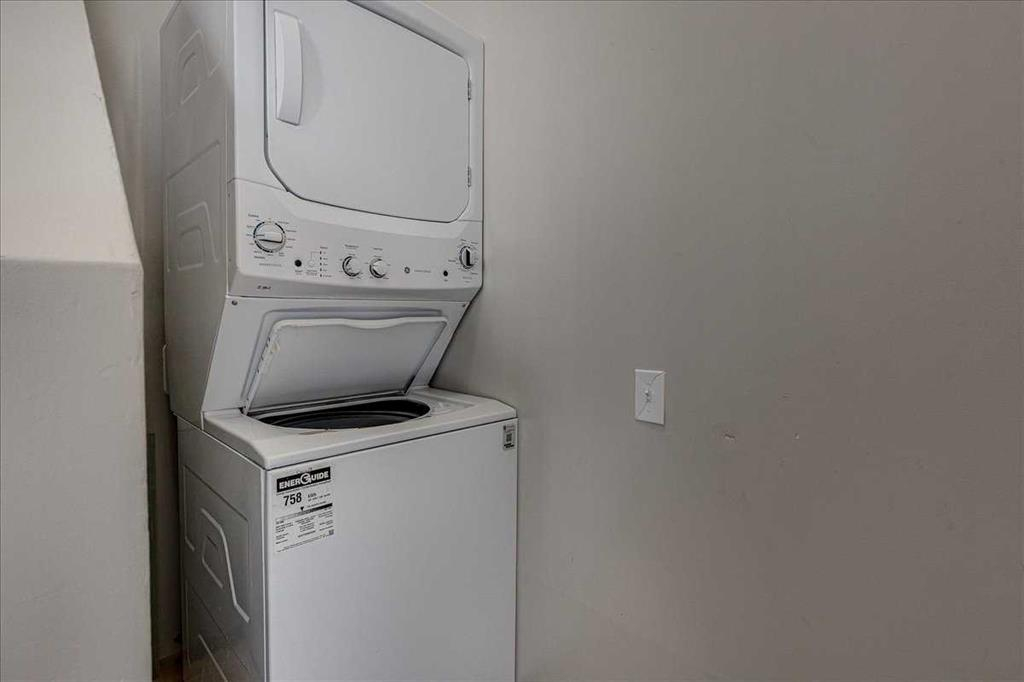 5219 & 5221 41 Street, Innisfail, Alberta, T4G1G3 (109009186)