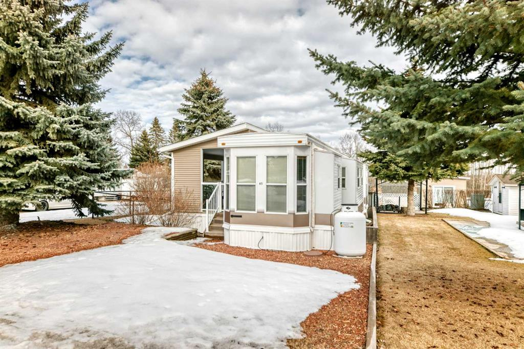 45 Points West Resort, Sylvan Lake, Alberta, T4S 1T3 (109935402)