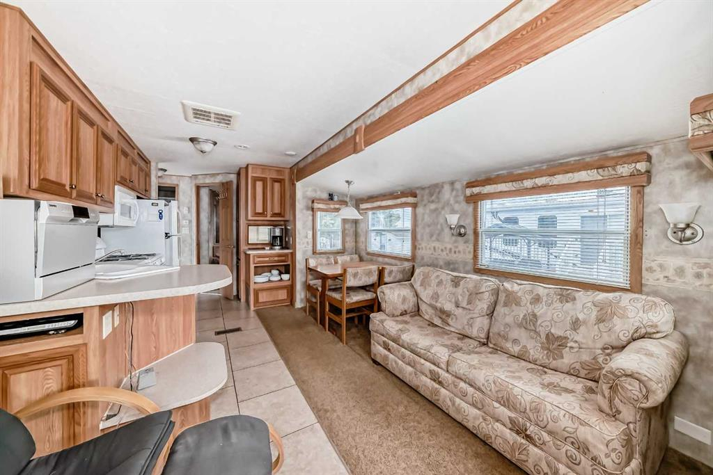 45 Points West Resort, Sylvan Lake, Alberta, T4S 1T3 (109935402)