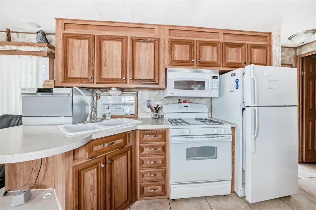 45 Points West Resort, Sylvan Lake, Alberta, T4S 1T3 (109935402)