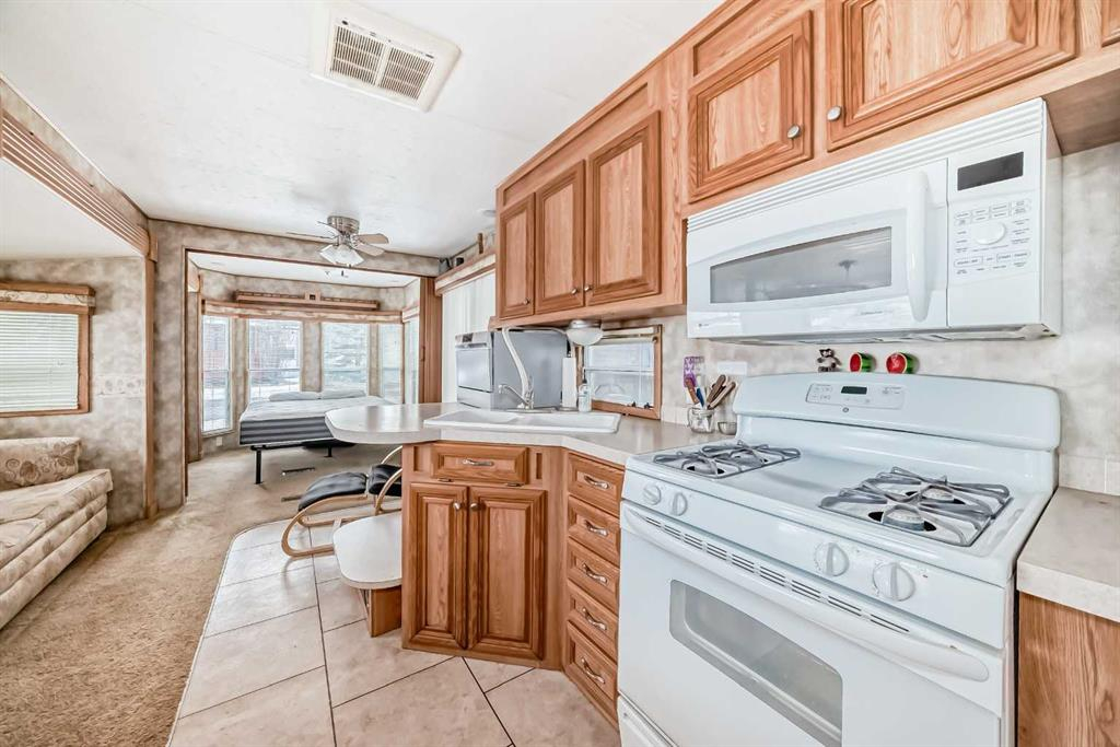 45 Points West Resort, Sylvan Lake, Alberta, T4S 1T3 (109935402)