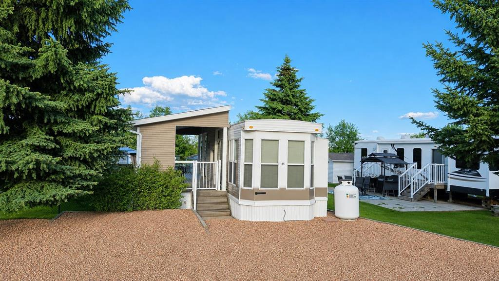 45 Points West Resort, Sylvan Lake, Alberta, T4S 1T3 (109935402)