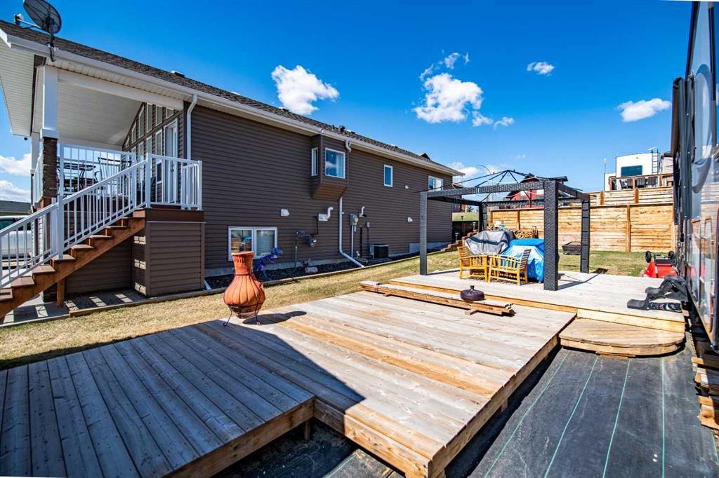 5045-25054 South Pine Lake Road, Rural Red Deer County, Alberta, T0M 1J0 (110695870)