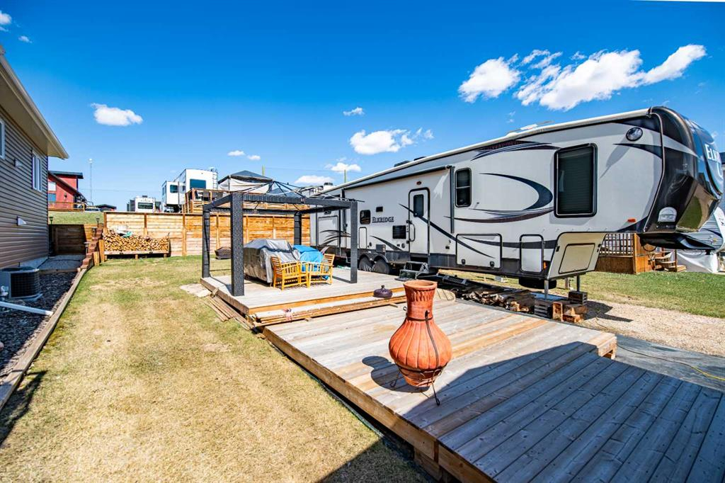 5045-25054 South Pine Lake Road, Rural Red Deer County, Alberta, T0M 1J0 (110695870)