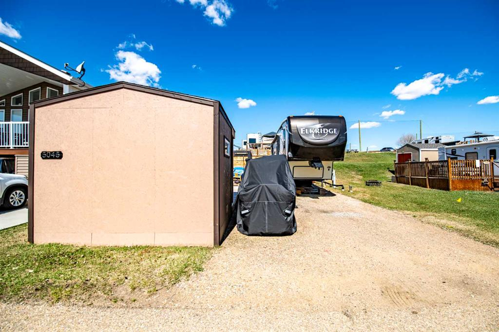 5045-25054 South Pine Lake Road, Rural Red Deer County, Alberta, T0M 1J0 (110695870)