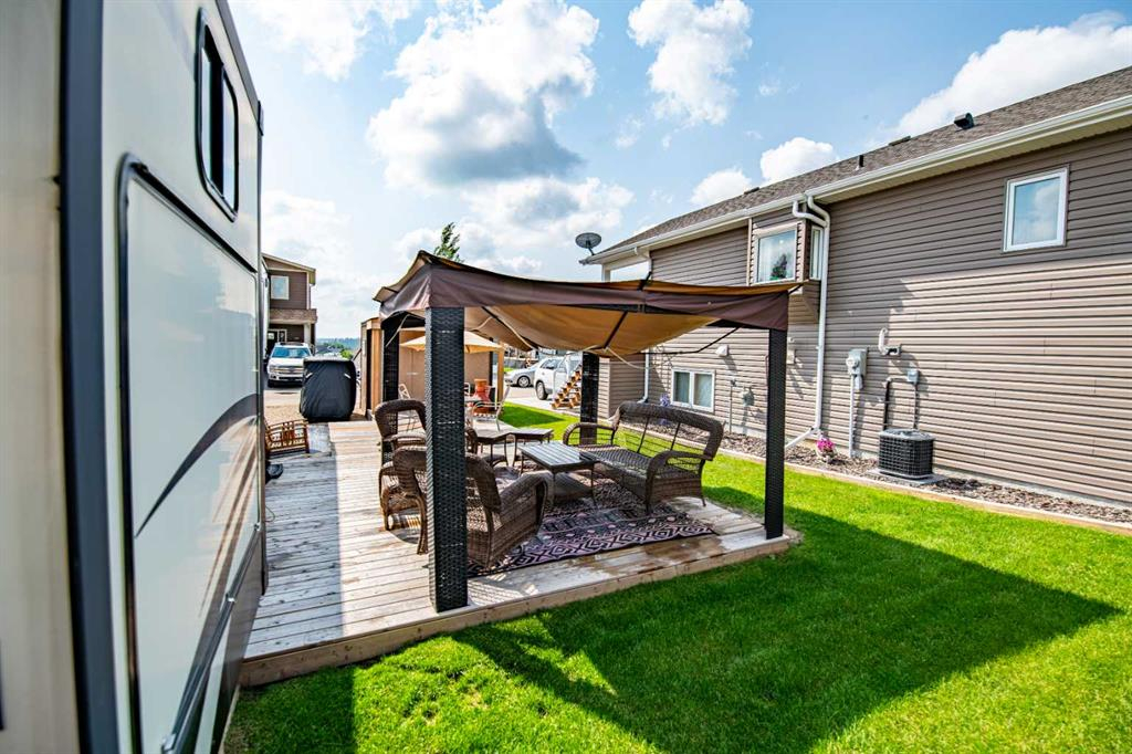 5045-25054 South Pine Lake Road, Rural Red Deer County, Alberta, T0M 1J0 (110695870)