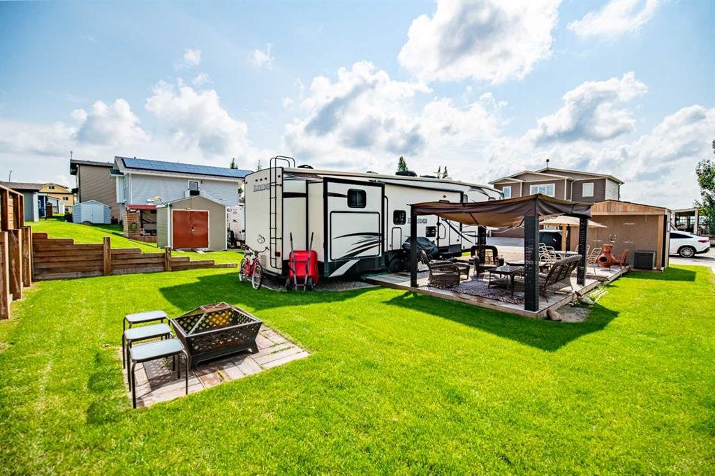 5045-25054 South Pine Lake Road, Rural Red Deer County, Alberta, T0M 1J0 (110695870)