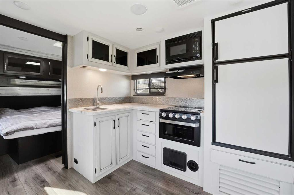 6074-25054 South Pine Lake Road, Rural Red Deer County, Alberta, T0M 1R0 (110714260)