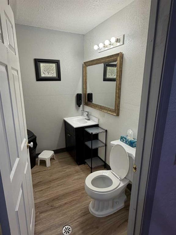 2 & 3-4768 Riverside Drive, Red Deer, Alberta, T4P 2N7 (110735787)