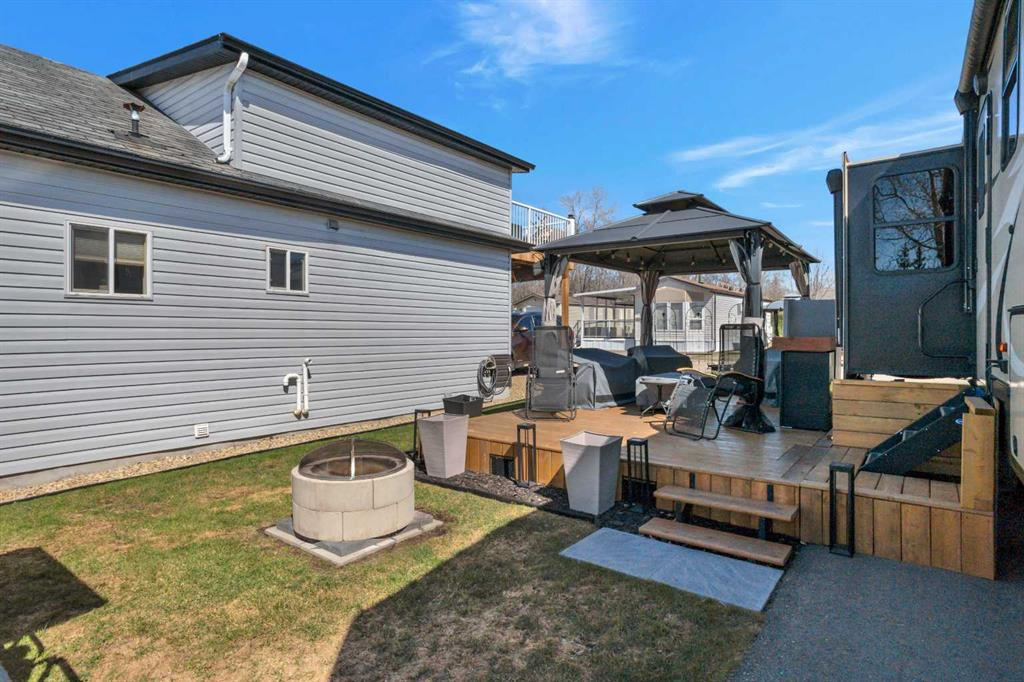 3020-25074 South Pine Lake Road, Rural Red Deer County, Alberta, T0M 1R0 (110989312)