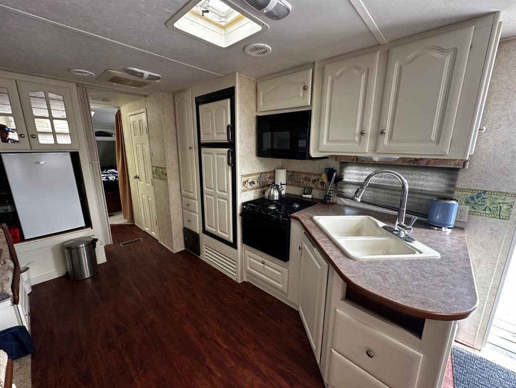 46-25054 South Pine Lake Road, Rural Red Deer County, Alberta, T0M1R0 (111801850)