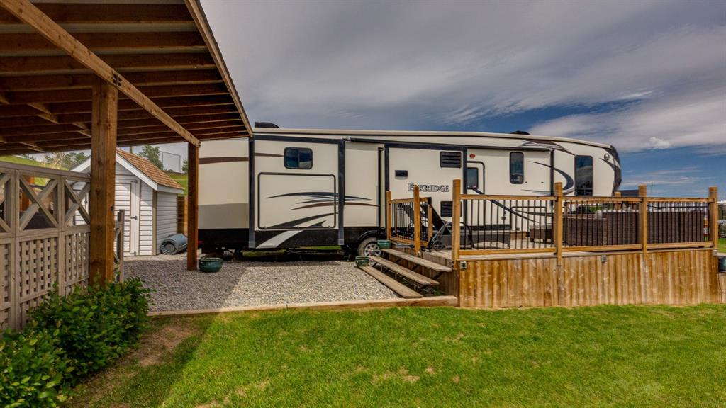 6097-25054 South Pine Lake Road, Rural Red Deer County, Alberta, T0M 1R0 (111904127)