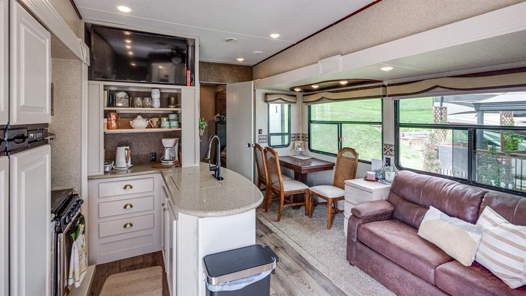 6097-25054 South Pine Lake Road, Rural Red Deer County, Alberta, T0M 1R0 (111904127)