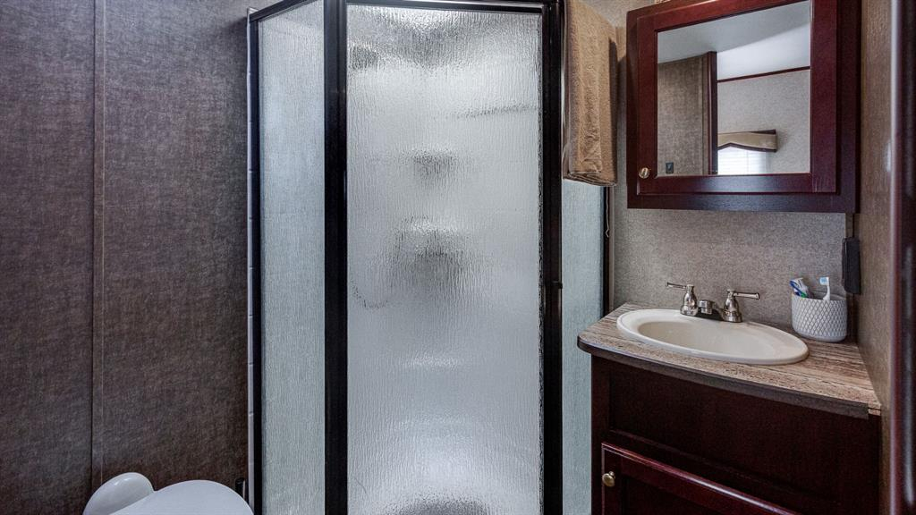 6097-25054 South Pine Lake Road, Rural Red Deer County, Alberta, T0M 1R0 (111904127)