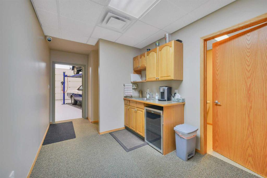 7-7471 Edgar Industrial Bend, Red Deer, Alberta, T4P 3Z5 (112950241)