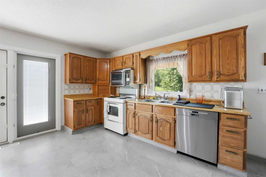23221 Township Road 394, Rural Lacombe County, Alberta, T0C 0B0 (113347716)